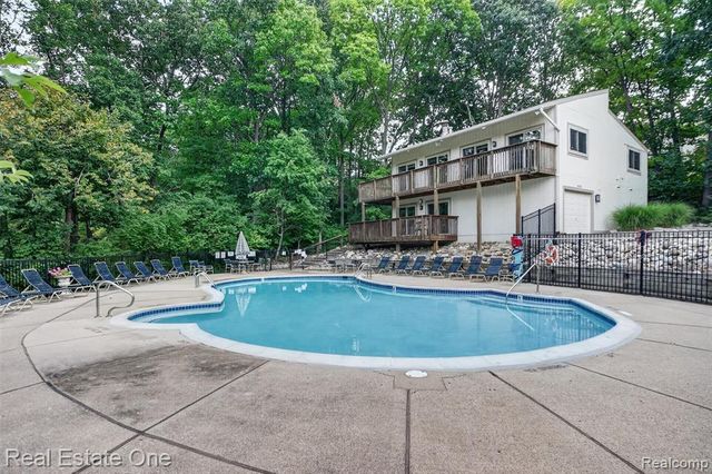 1655 Riverside Drive 12, Rochester Hills, MI 48309