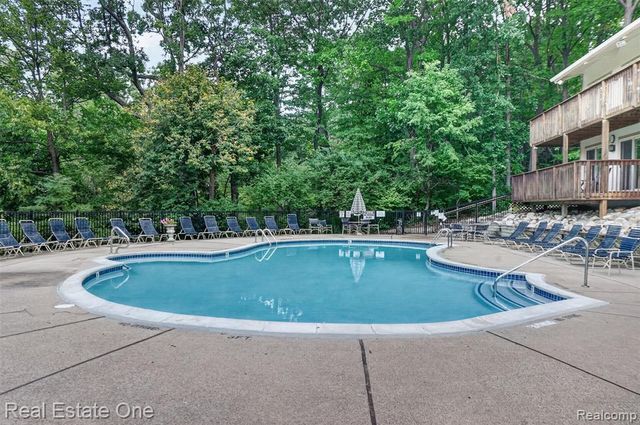 1655 Riverside Drive 12, Rochester Hills, MI 48309