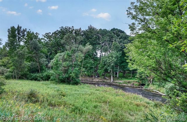 1655 Riverside Drive 12, Rochester Hills, MI 48309