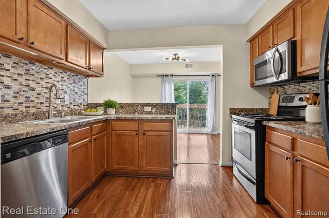 1655 Riverside Drive 12, Rochester Hills, MI 48309