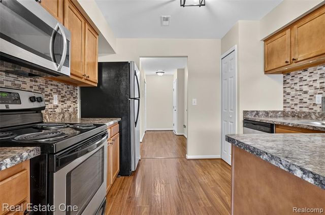 1655 Riverside Drive 12, Rochester Hills, MI 48309