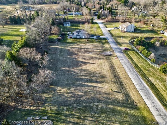 4640 Melanie Lane, White Lake, MI 48383