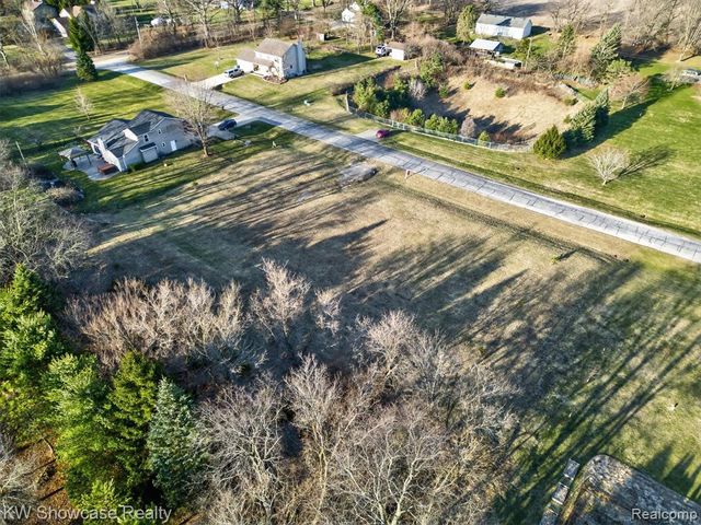 4640 Melanie Lane, White Lake, MI 48383