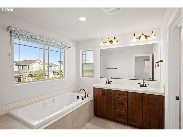 10176 Nw 292ND Ave, North Plains, OR 97133