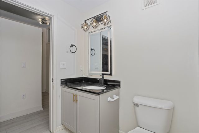 119 4th Street 408, Des Moines, IA 50309