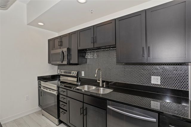 119 4th Street 408, Des Moines, IA 50309