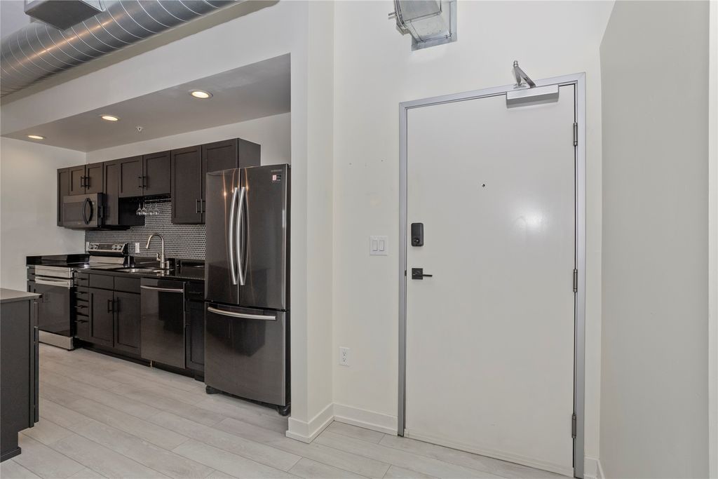 119 4th Street 408, Des Moines, IA 50309