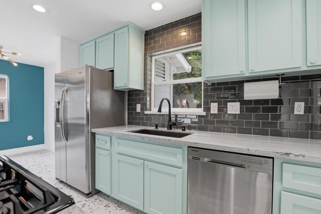 3438 36th St, Sacramento, CA 95817