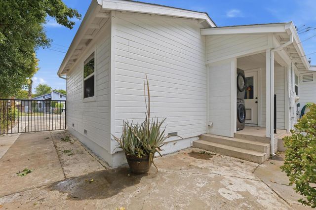 3438 36th St, Sacramento, CA 95817