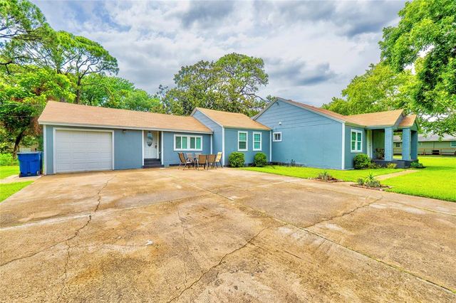221 22nd Street N, Texas City, TX 77590