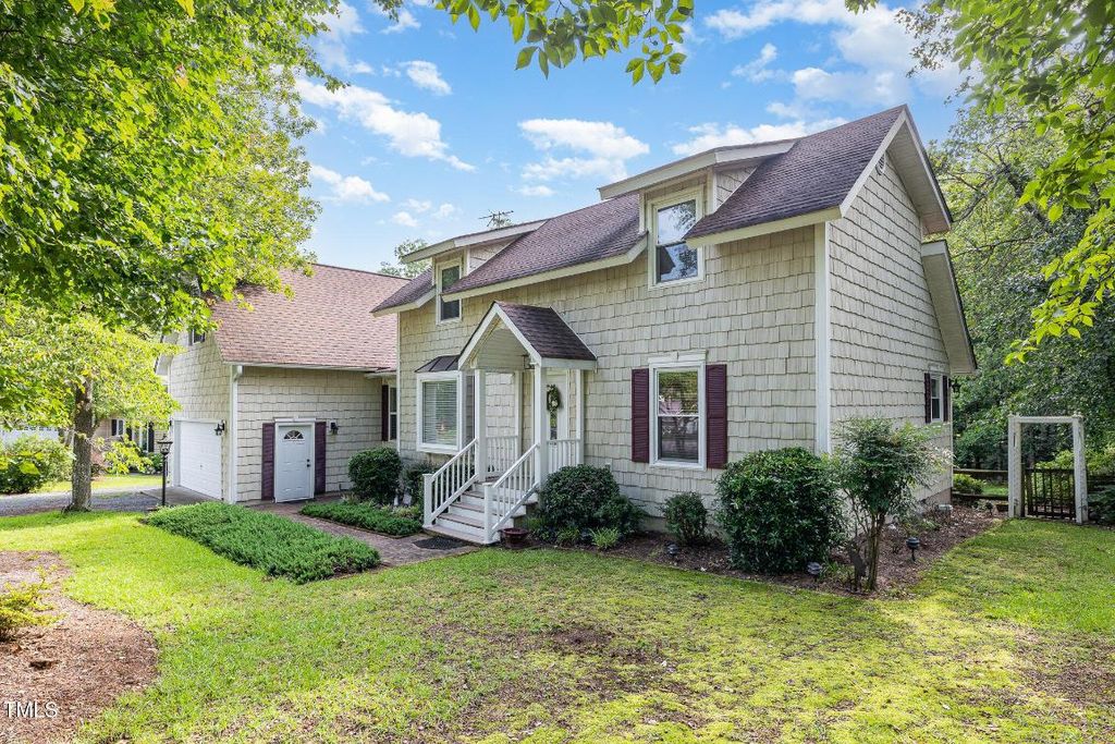106 Scuppernong Court, West End, NC 27376