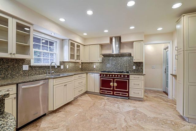 9960 Walnutridge Court, Symmes Twp, OH 45242
