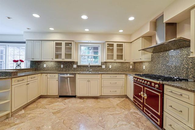 9960 Walnutridge Court, Symmes Twp, OH 45242