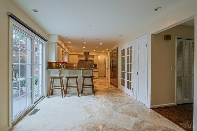9960 Walnutridge Court, Symmes Twp, OH 45242