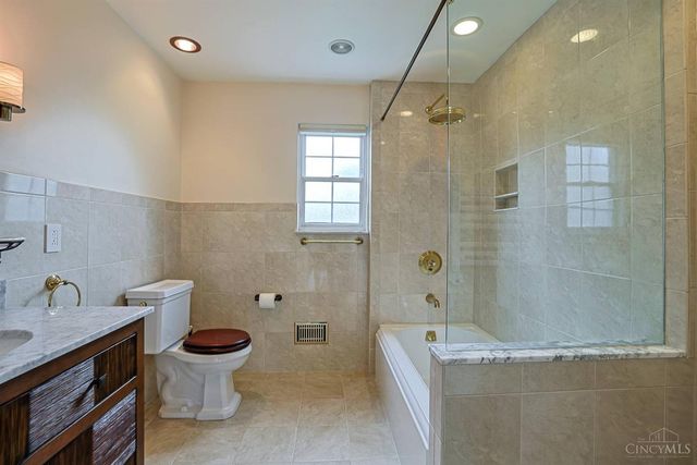 9960 Walnutridge Court, Symmes Twp, OH 45242