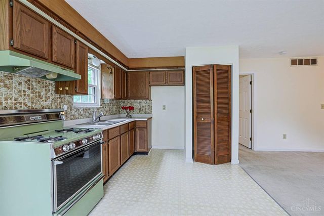 9960 Walnutridge Court, Symmes Twp, OH 45242