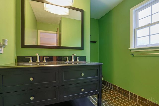 9960 Walnutridge Court, Symmes Twp, OH 45242