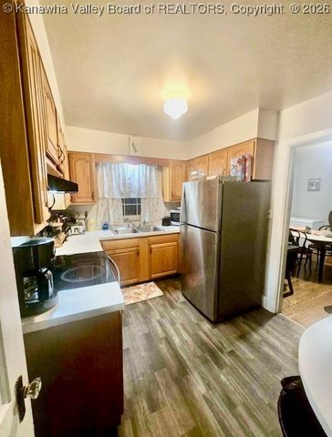 329 18th Street, Dunbar, WV 25064