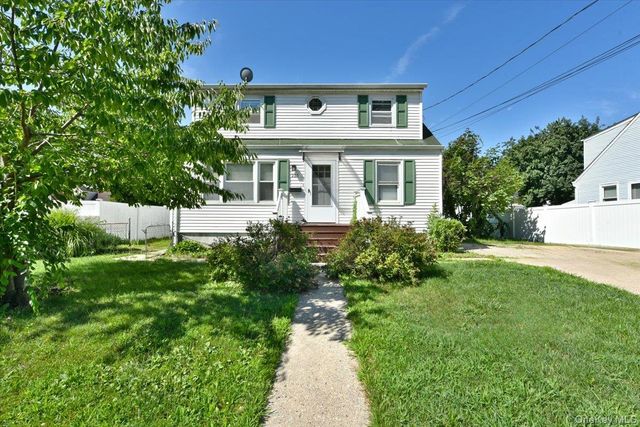 265 S Delaware Avenue, Lindenhurst, NY 11757