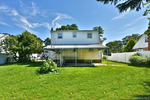 265 S Delaware Avenue, Lindenhurst, NY 11757