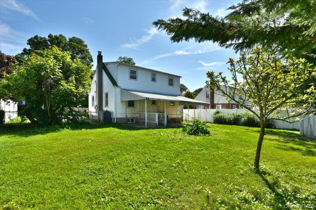 265 S Delaware Avenue, Lindenhurst, NY 11757