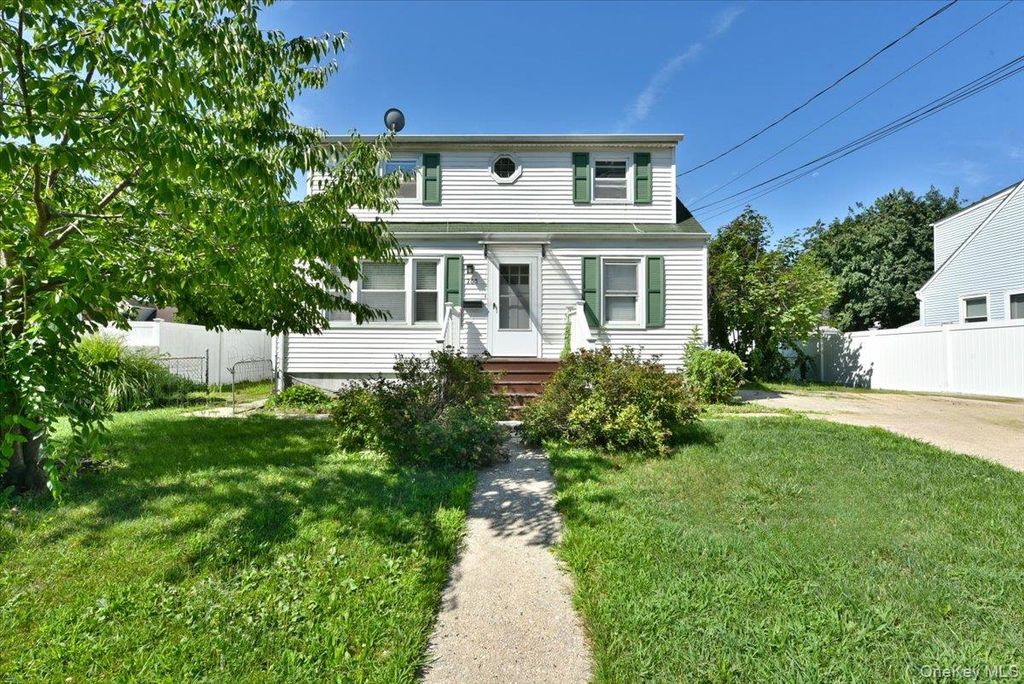 265 S Delaware Avenue, Lindenhurst, NY 11757 — photo 2