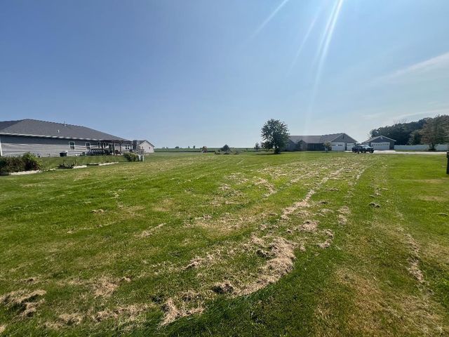 MAPLE VISTA COURT, Seymour, WI 54165