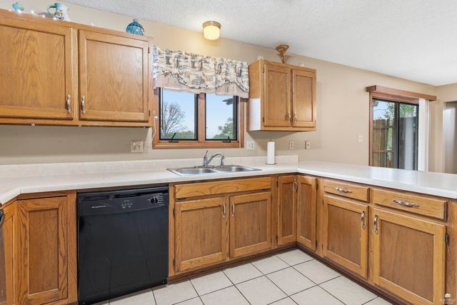 6823 Deer Trail Road, Manhattan, KS 66503