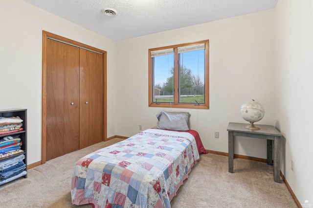 6823 Deer Trail Road, Manhattan, KS 66503