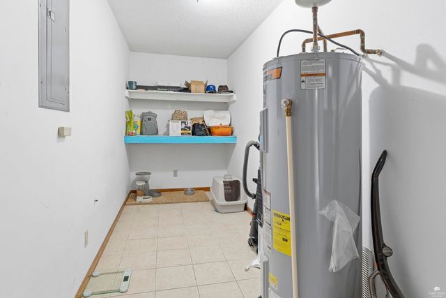 6823 Deer Trail Road, Manhattan, KS 66503