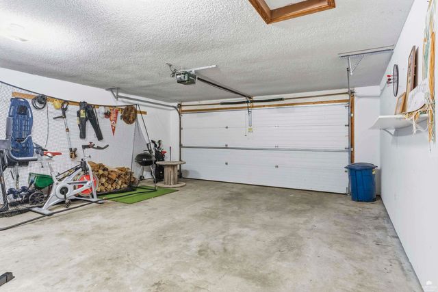 6823 Deer Trail Road, Manhattan, KS 66503