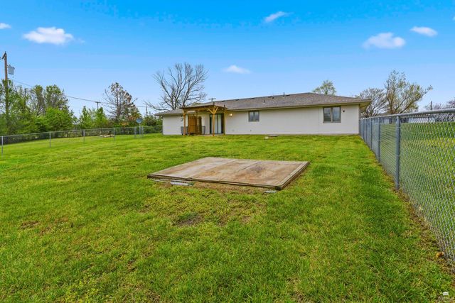 6823 Deer Trail Road, Manhattan, KS 66503