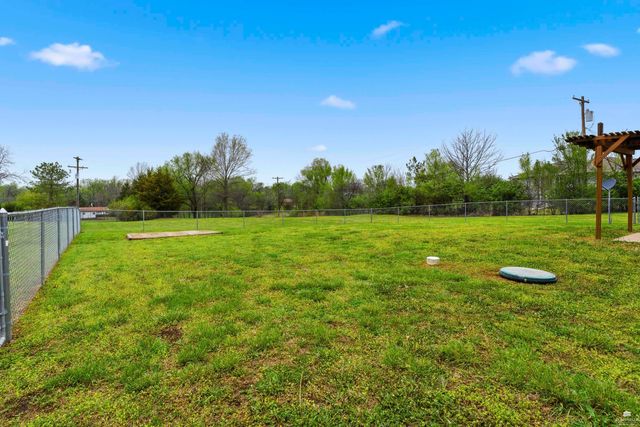 6823 Deer Trail Road, Manhattan, KS 66503