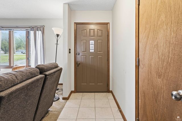 6823 Deer Trail Road, Manhattan, KS 66503