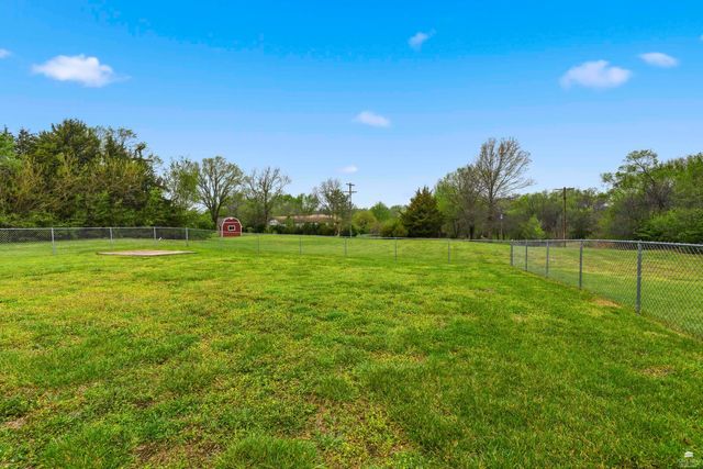 6823 Deer Trail Road, Manhattan, KS 66503