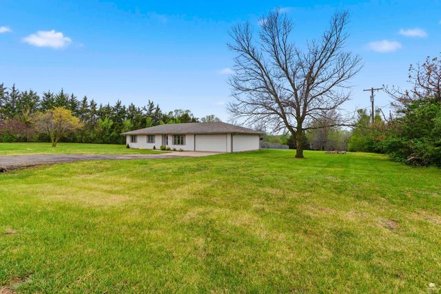 6823 Deer Trail Road, Manhattan, KS 66503