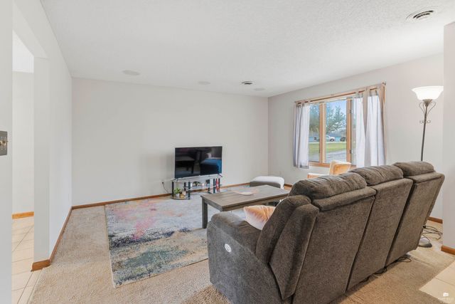 6823 Deer Trail Road, Manhattan, KS 66503