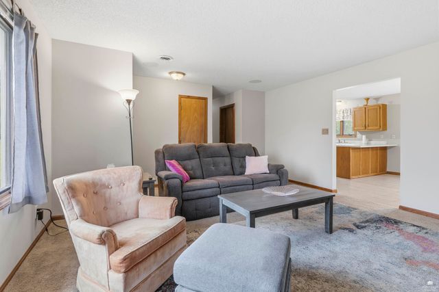 6823 Deer Trail Road, Manhattan, KS 66503