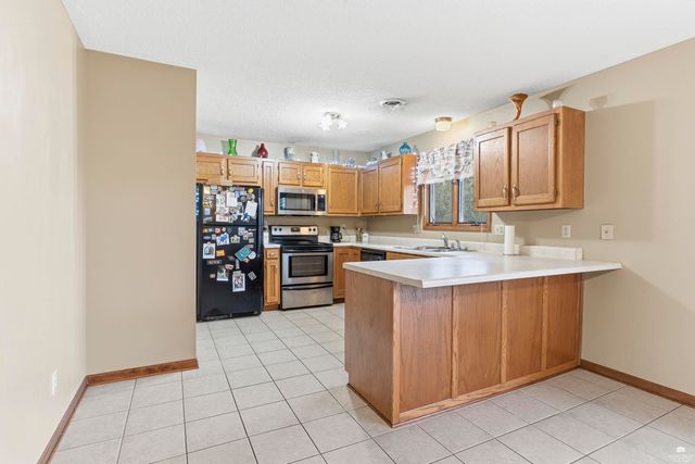 6823 Deer Trail Road, Manhattan, KS 66503