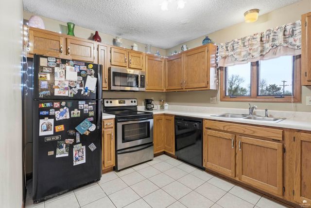 6823 Deer Trail Road, Manhattan, KS 66503