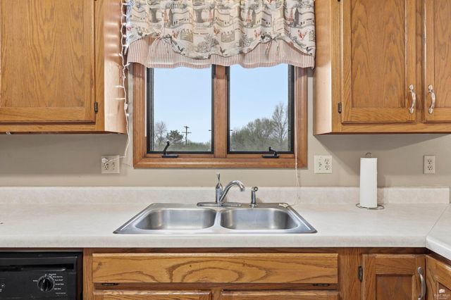 6823 Deer Trail Road, Manhattan, KS 66503