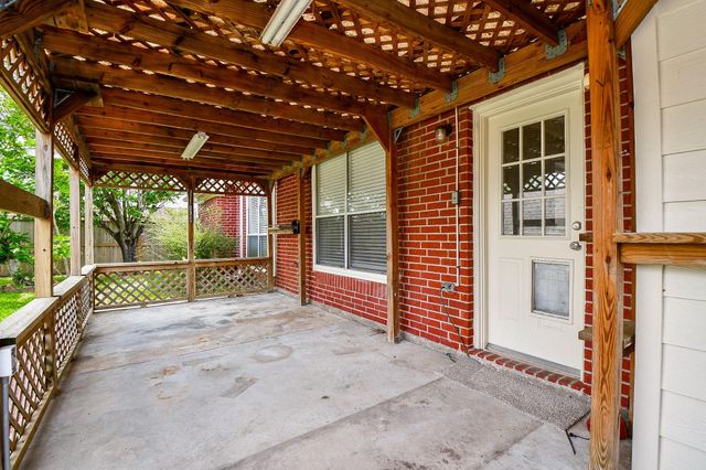 10839 Sycamore Drive N, La Porte, TX 77571