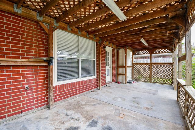 10839 Sycamore Drive N, La Porte, TX 77571