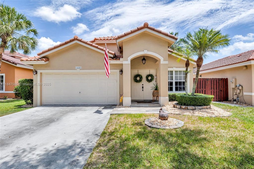 14682 Vista Luna Dr, Davie, FL 33325