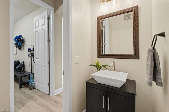 2705 Lambay CT, Cape Coral, FL 33991