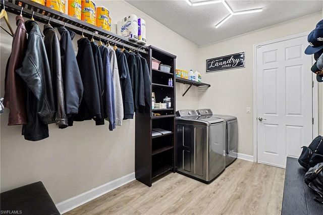 2705 Lambay CT, Cape Coral, FL 33991