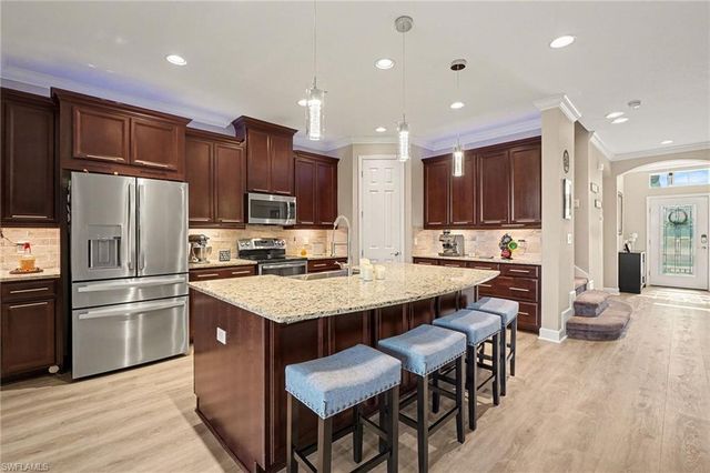 2705 Lambay CT, Cape Coral, FL 33991