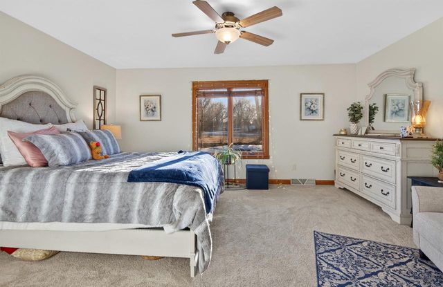 1127 PRINCESS DOVE CIRCLE, De Pere, WI 54115