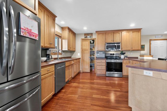 1127 PRINCESS DOVE CIRCLE, De Pere, WI 54115