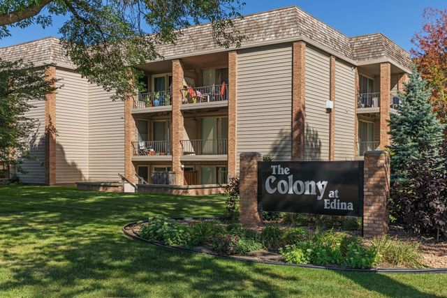 6423 Colony Way 1A, Edina, MN 55435